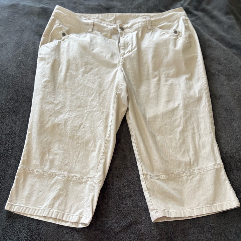 Venezia Lane Bryant Light Khaki Capri Pants Size 22